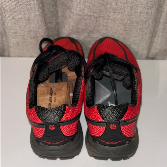 Topo Athletic EUC Terraventure 2 Vibram Sole Red & Black Running Men’s Shoe Sz 9 - Picture 3 of 8